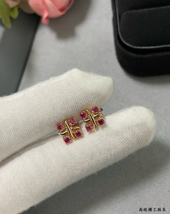 超奇跡の入荷☆ ティファニー 激安偽物 のクラシックなクロスダイクロイックピアス