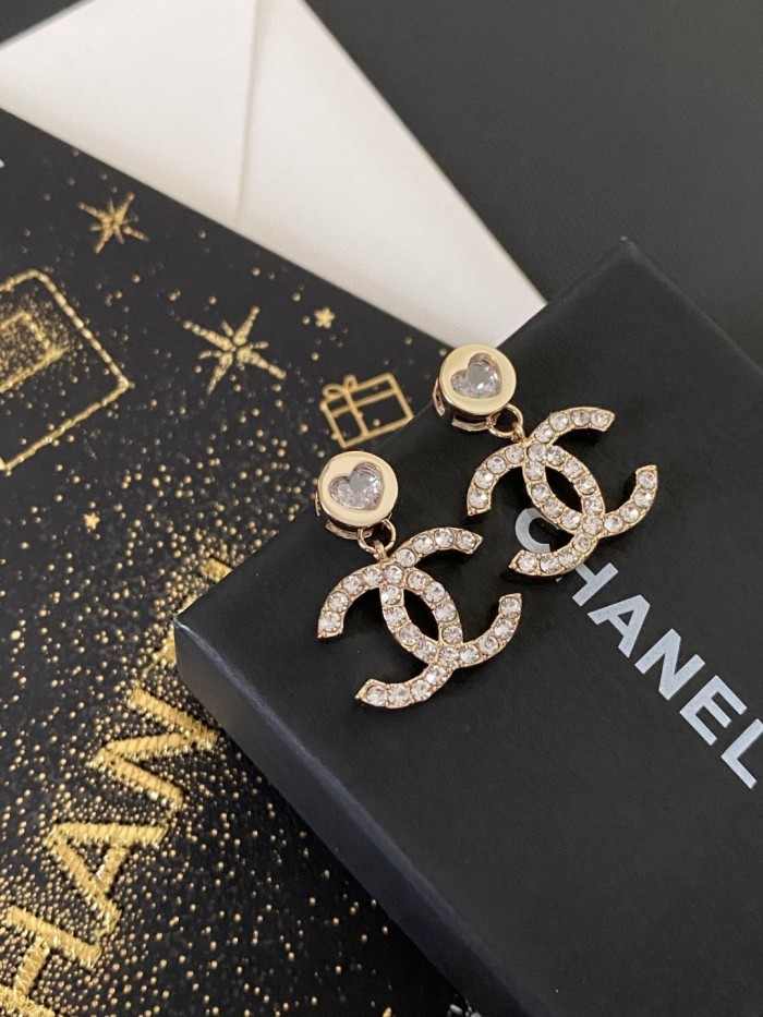 高品質 シャネル 激安通販 Chanel のハートドリルアルファベットピアス