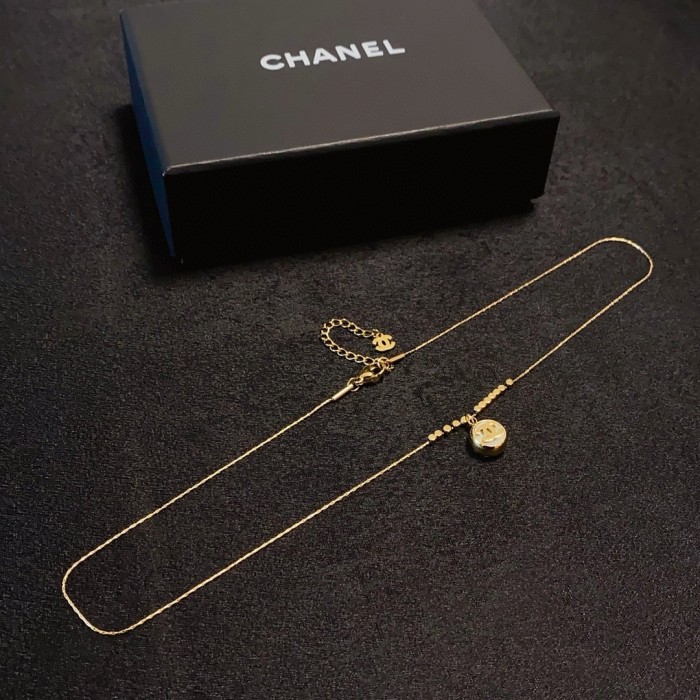 超奇跡の入荷☆ シャネル コピー Chanel ダブルC小刻み金白貝母ネックレス