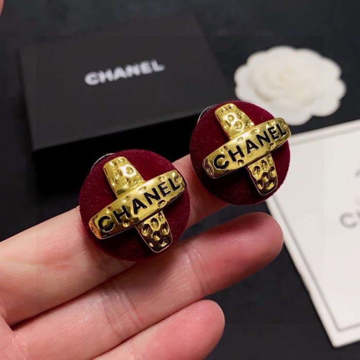 追跡付 シャネル 偽物通販 Chanel アルファベットダブルC高バージョンモコモコ秋冬モデルワインレッドピアス