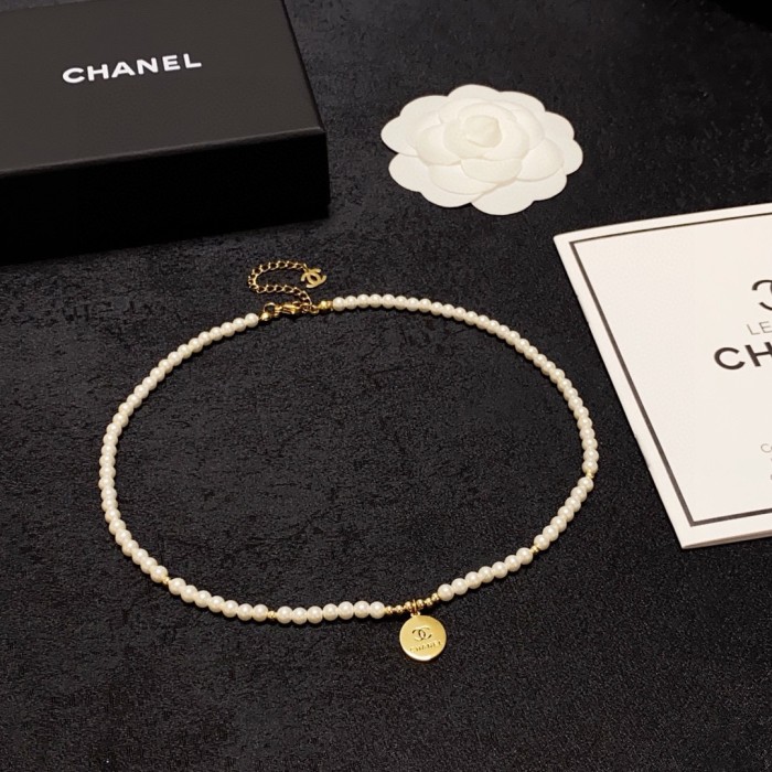 新作 シャネル コピー Chanelの最新ダブルCパールペンダントネックレス