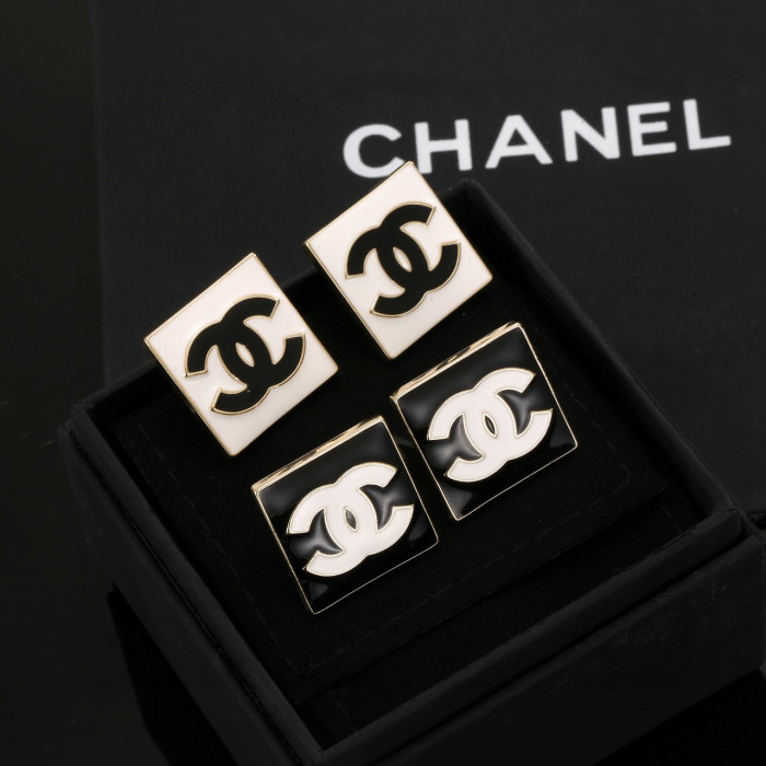 高品質 シャネル 激安通販 Chanelの四角いピアス