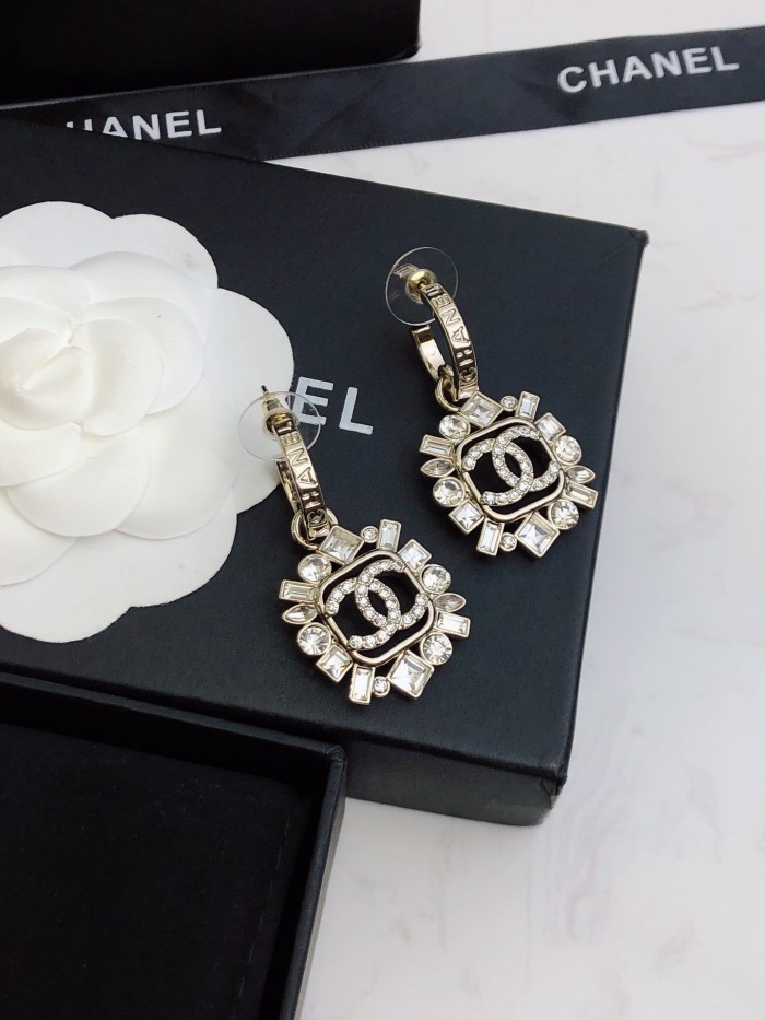 入手困難 シャネル コピーおすすめ Chanelの春先のフラワーピアス