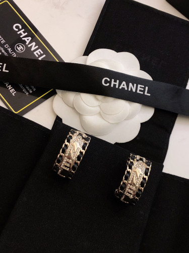 使い勝手良し シャネル スーパーコピー Chanelの新イヤリングモデル💫フリンジピアス