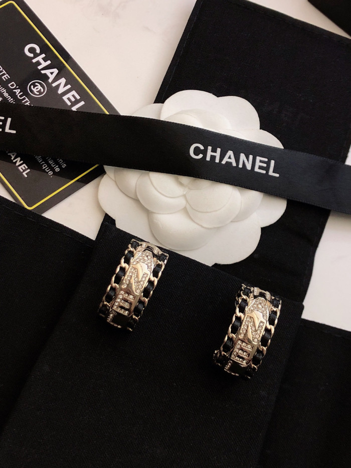 使い勝手良し シャネル スーパーコピー Chanelの新イヤリングモデル💫フリンジピアス
