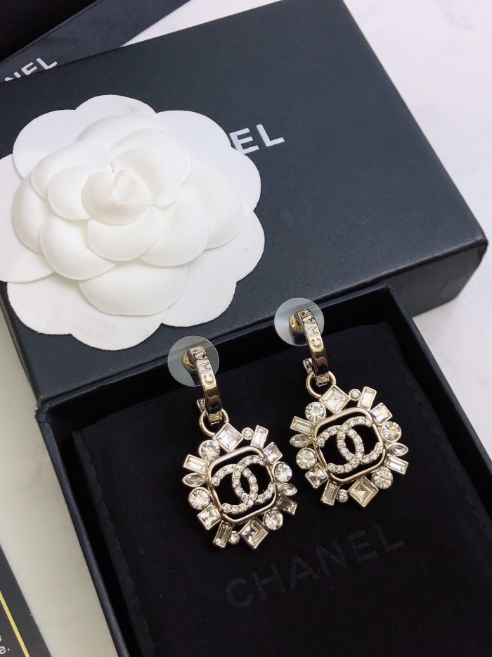 入手困難 シャネル コピーおすすめ Chanelの春先のフラワーピアス
