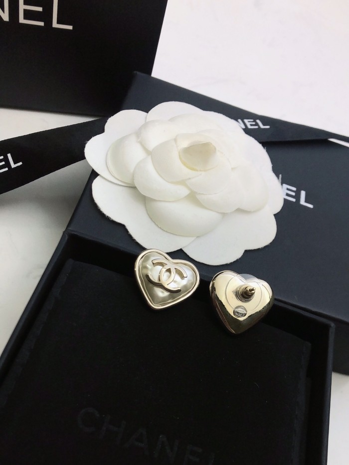超奇跡の入荷☆ シャネル コピー Chanel2025新型桃心クラシックロゴピアス
