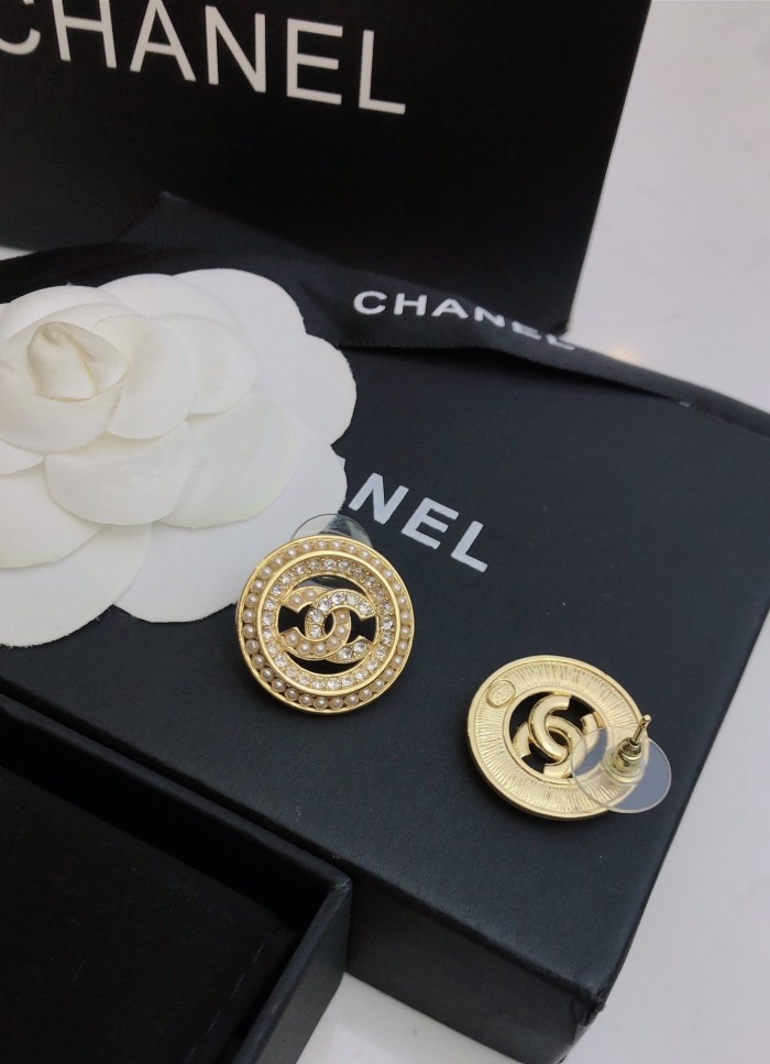 累積売上総額第１位！ シャネル n級品 Chanelの定番ロゴスピアス