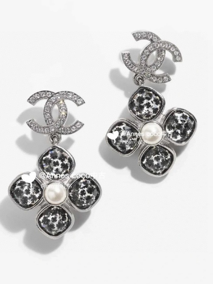 【話題商品！】シャネル 偽物通販 Chanelののクリスタル山茶花たっぷりアルファベットピアスアクセサリー