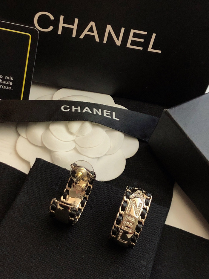 使い勝手良し シャネル スーパーコピー Chanelの新イヤリングモデル💫フリンジピアス