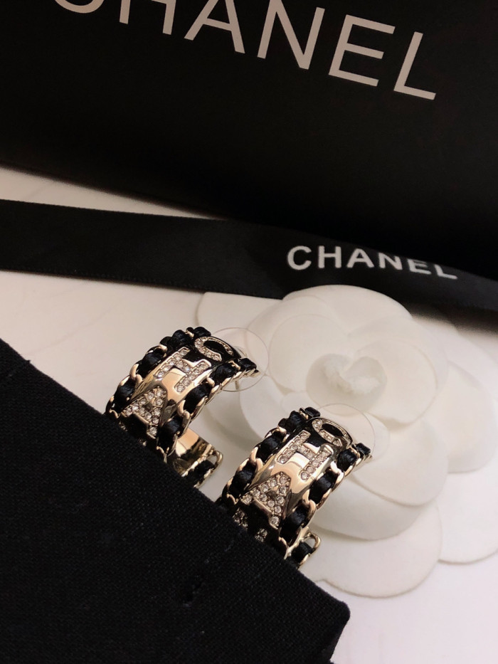 使い勝手良し シャネル スーパーコピー Chanelの新イヤリングモデル💫フリンジピアス