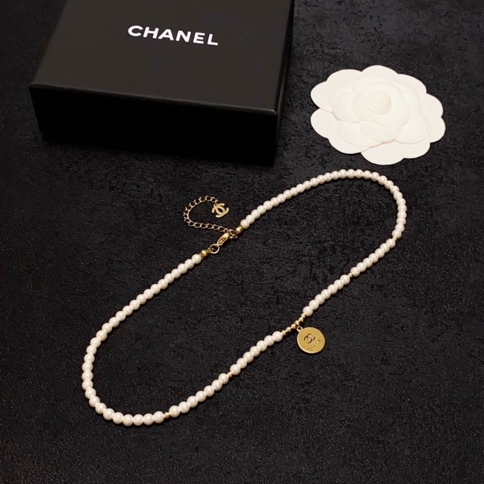 新作 シャネル コピー Chanelの最新ダブルCパールペンダントネックレス