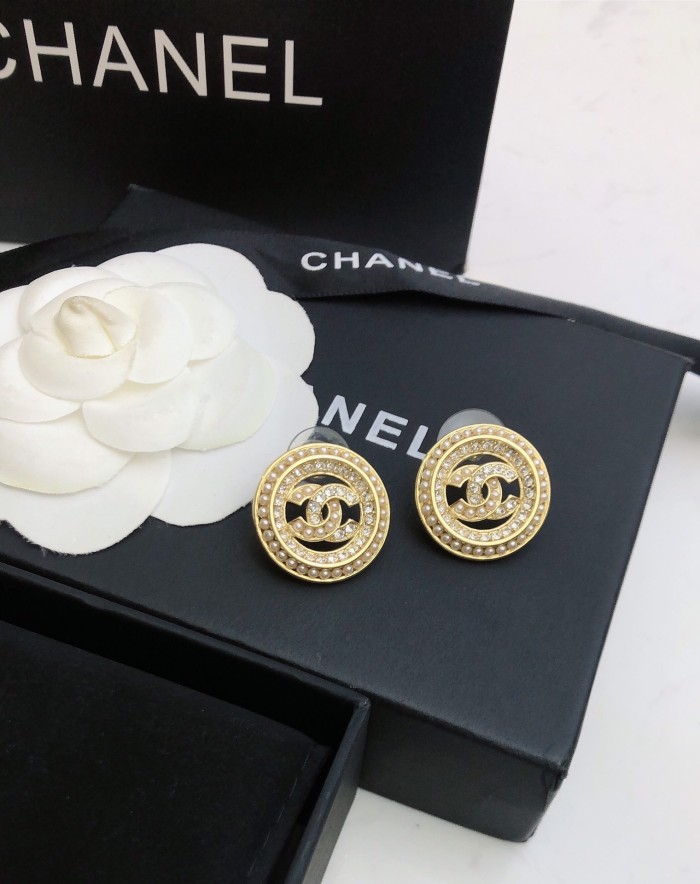 累積売上総額第１位！ シャネル n級品 Chanelの定番ロゴスピアス