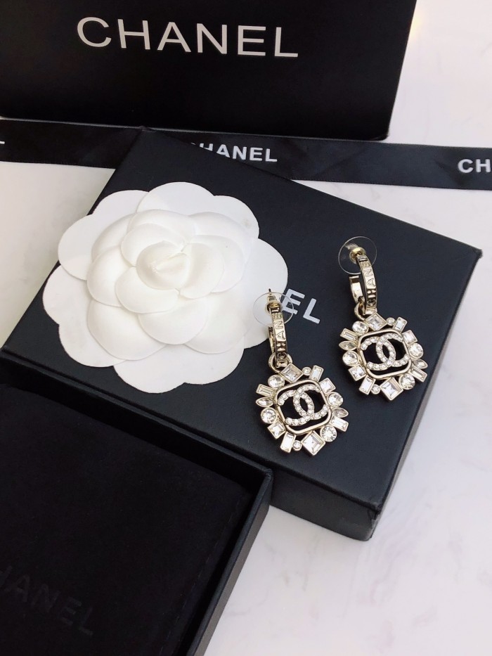 入手困難 シャネル コピーおすすめ Chanelの春先のフラワーピアス