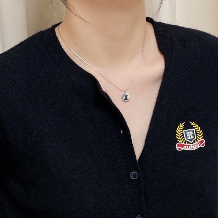 使い勝手良し シャネル n級品 ChanelのダブルCシルバーネックレス