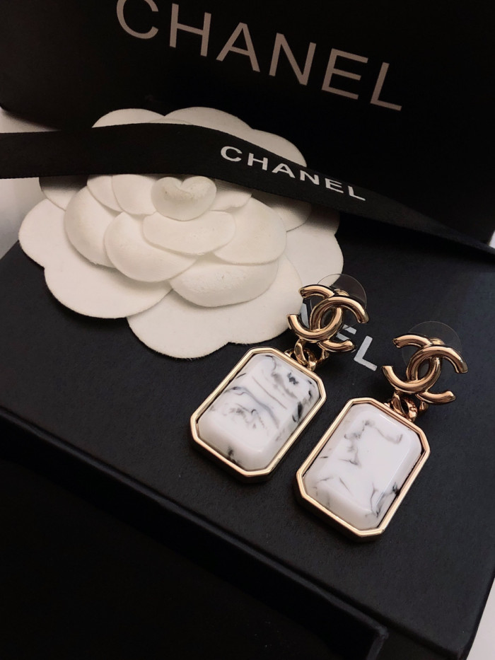 一目惚れ♪ シャネル 激安偽物 Chanelの小香真珠のイヤリング