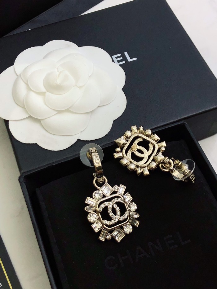 入手困難 シャネル コピーおすすめ Chanelの春先のフラワーピアス