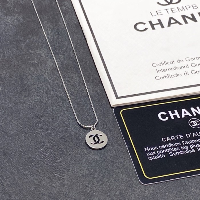 使い勝手良し シャネル n級品 ChanelのダブルCシルバーネックレス