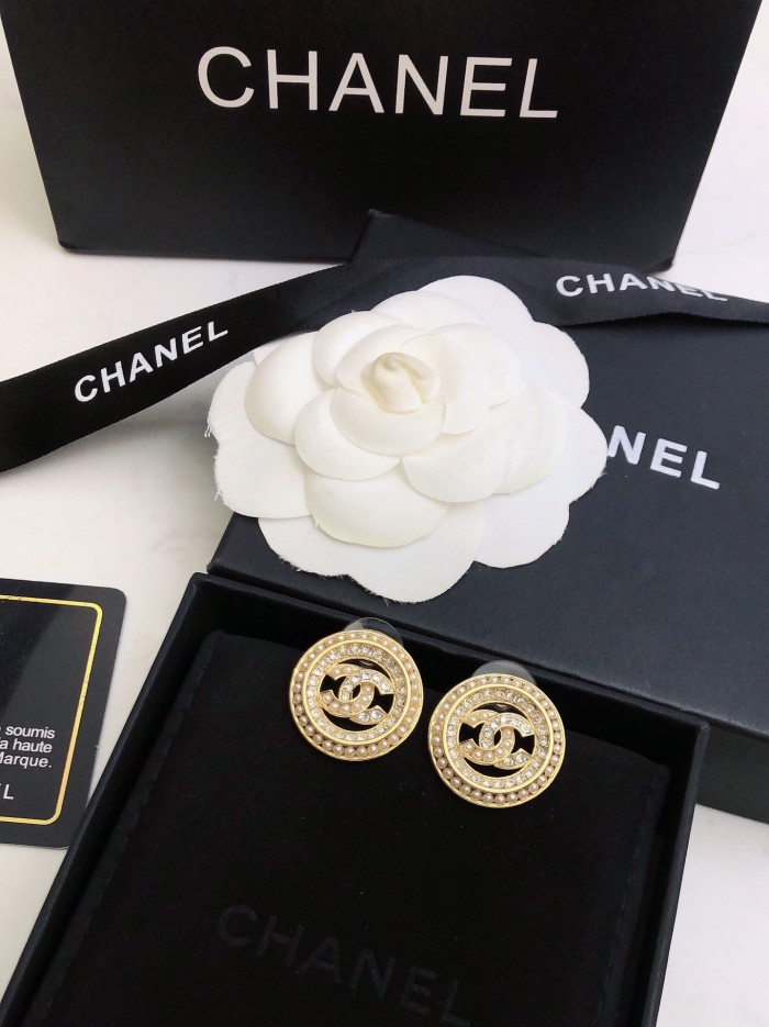 累積売上総額第１位！ シャネル n級品 Chanelの定番ロゴスピアス