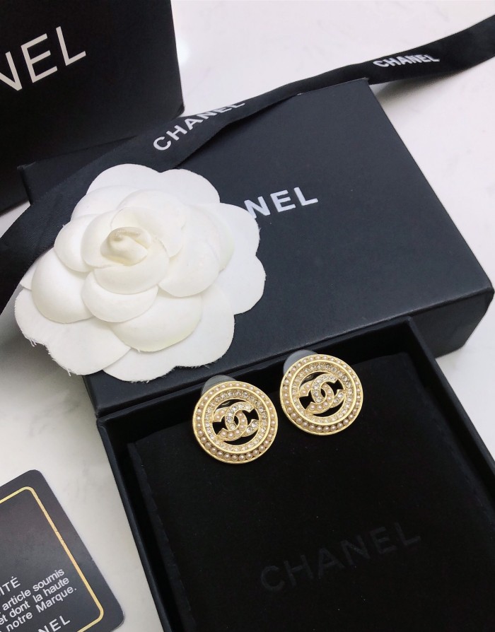 累積売上総額第１位！ シャネル n級品 Chanelの定番ロゴスピアス