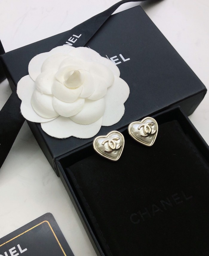 超奇跡の入荷☆ シャネル コピー Chanel2025新型桃心クラシックロゴピアス