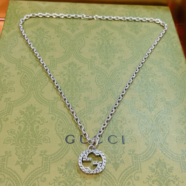 一目惚れ♪ グッチ n級品 のダブルGネックレス