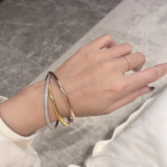 【限定】 カルティエ スーパーコピー の三環三色ブレスレット