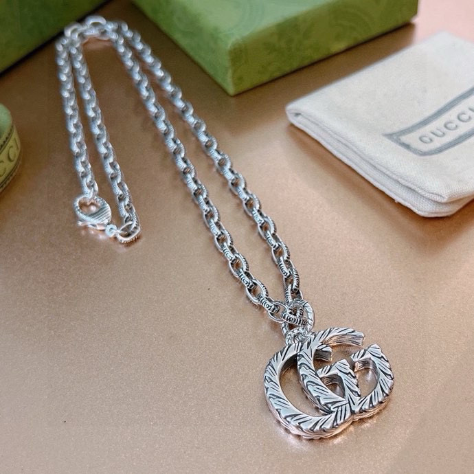 追跡付 グッチ n級品 のダブルGネックレス