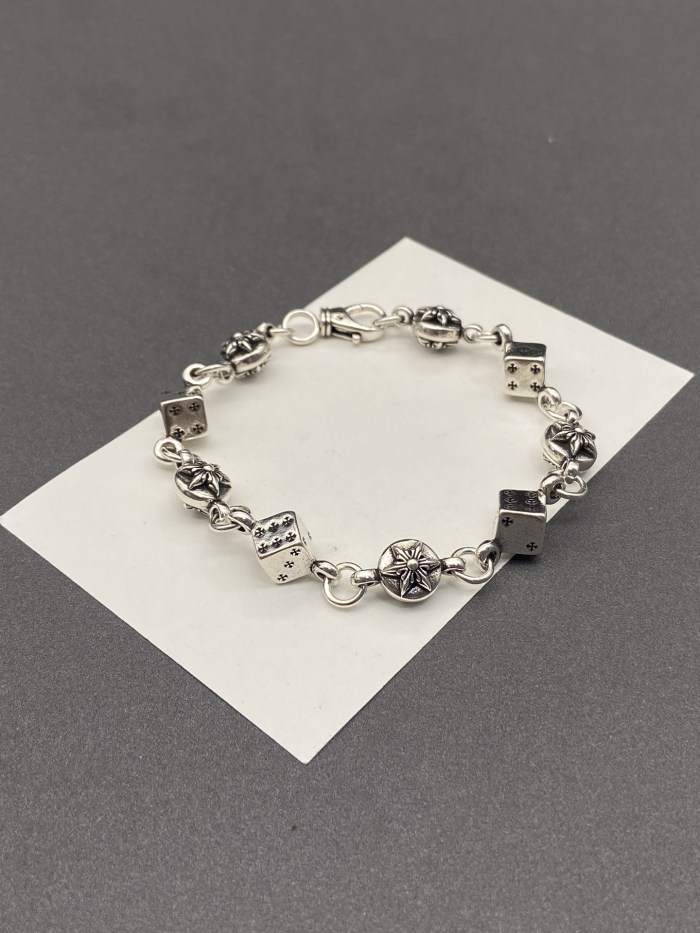 【限定】 クロムハーツ n級品 のさいころの彫刻六芒星ブレスレット