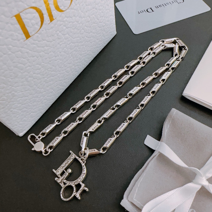 日本未入荷 ディオール 激安偽物 のDiorネックレス