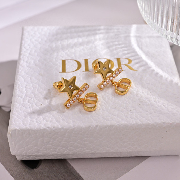 稀少 ディオール 激安偽物 のDior アルファベットのイヤリング