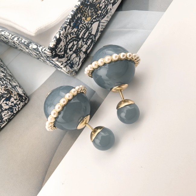 新作 ディオール コピー のDior アルファベットのイヤリング