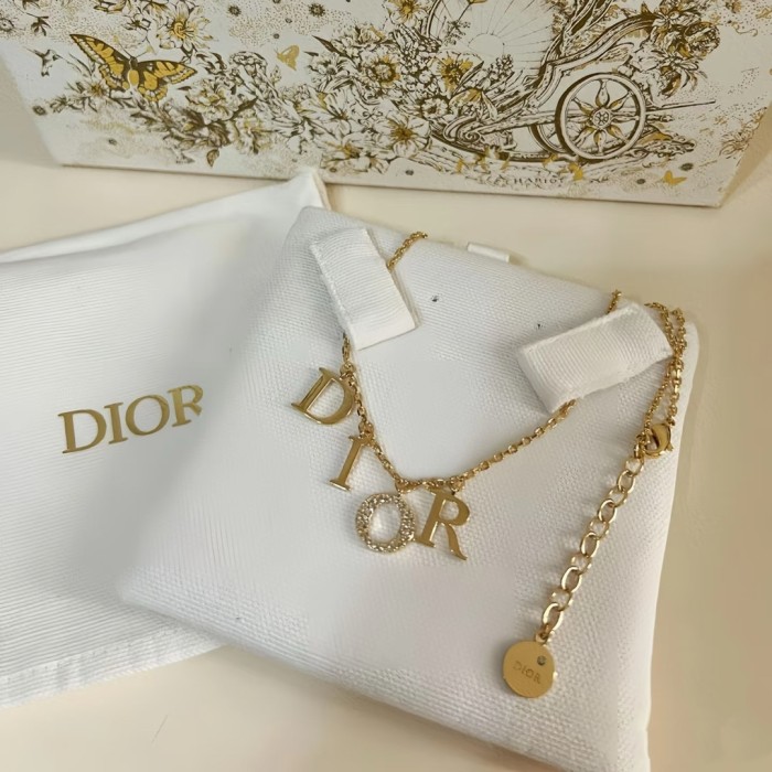 稀少 ディオール スーパーコピー のDiorフリンジアルファベットドリルネックレス