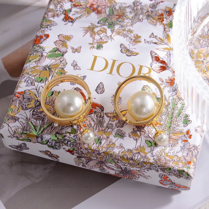 大人気 ディオール n級品 のDiorアルファベットCDイヤリング