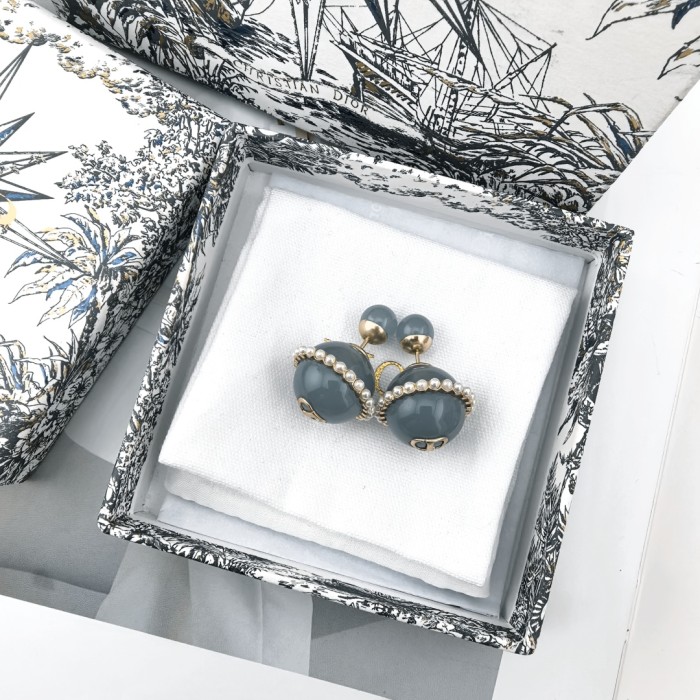 新作 ディオール コピー のDior アルファベットのイヤリング