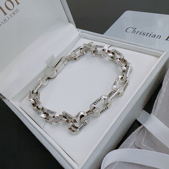 日本未入荷 ディオール コピーおすすめ のDior ブレスレット