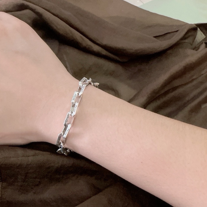 日本未入荷 ディオール コピーおすすめ のDior ブレスレット
