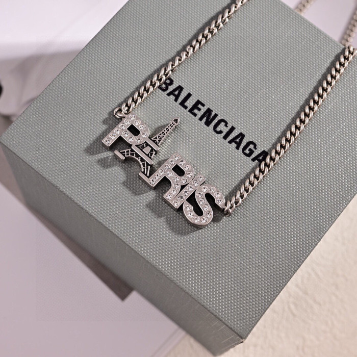 入手困難 バレンシアガ n級品 Balenciagaの ネックレス