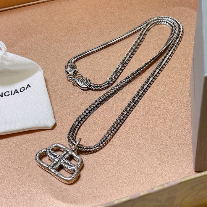 日本未入荷 バレンシアガ n級品 Balenciagaの ネックレス