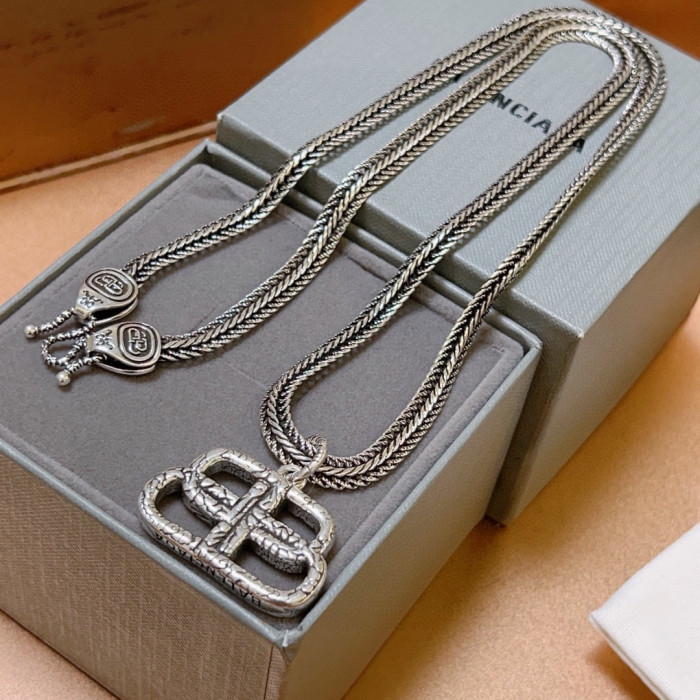 日本未入荷 バレンシアガ n級品 Balenciagaの ネックレス