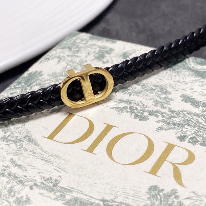 入手困難 ディオール コピー Dior のアルファベットの最新レザーネックレス