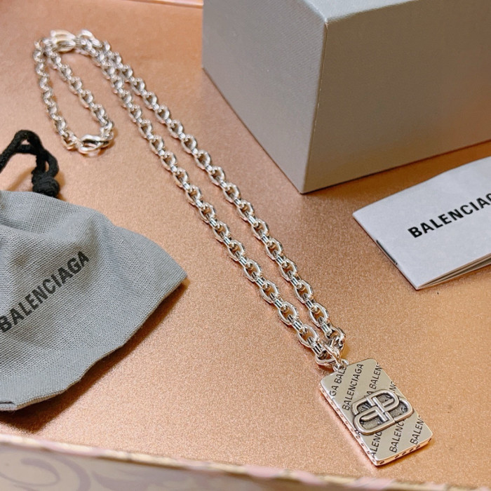 累積売上総額第１位！ バレンシアガ コピー Balenciagaの ネックレス