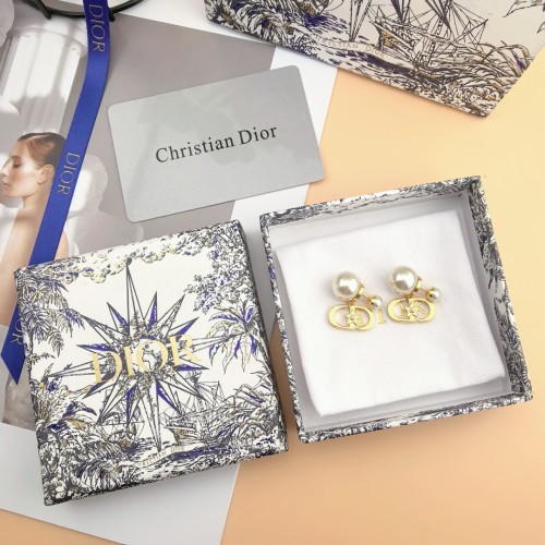 超奇跡の入荷☆ ディオール 激安偽物 Dior ペンタゴンのイヤリング