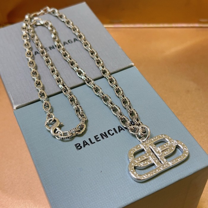 新作 バレンシアガ 偽物通販  Balenciagaの ネックレス