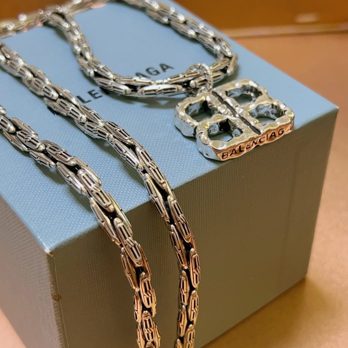 【限定】 バレンシアガ コピー Balenciagaの ネックレス