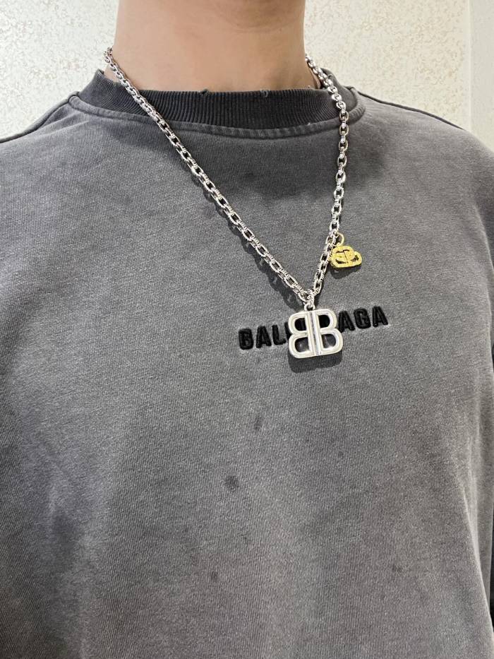 追跡付 バレンシアガ コピーおすすめ Balenciagaの ネックレス