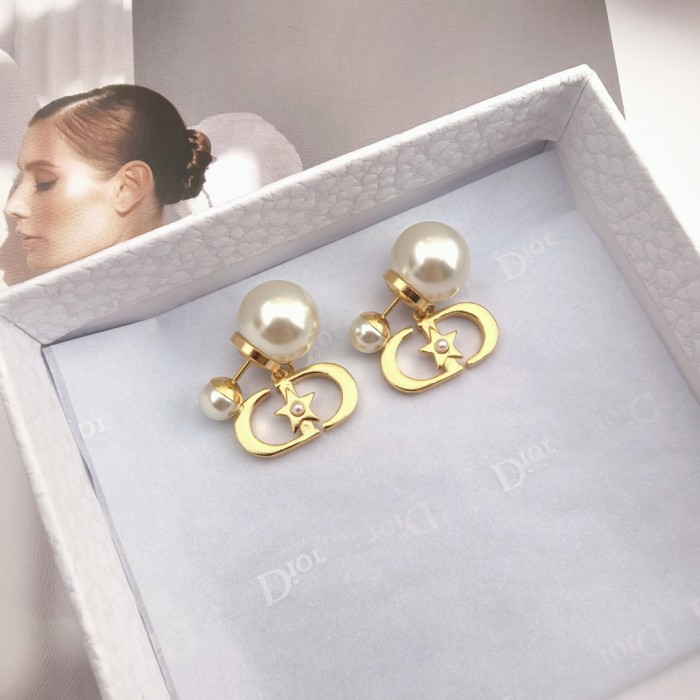 超奇跡の入荷☆ ディオール 激安偽物 Dior ペンタゴンのイヤリング