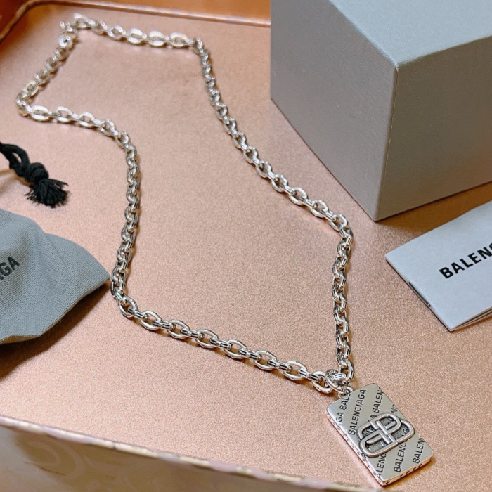 累積売上総額第１位！ バレンシアガ コピー Balenciagaの ネックレス