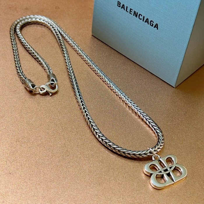 ★超人気 バレンシアガ 偽物通販  Balenciagaの ネックレス