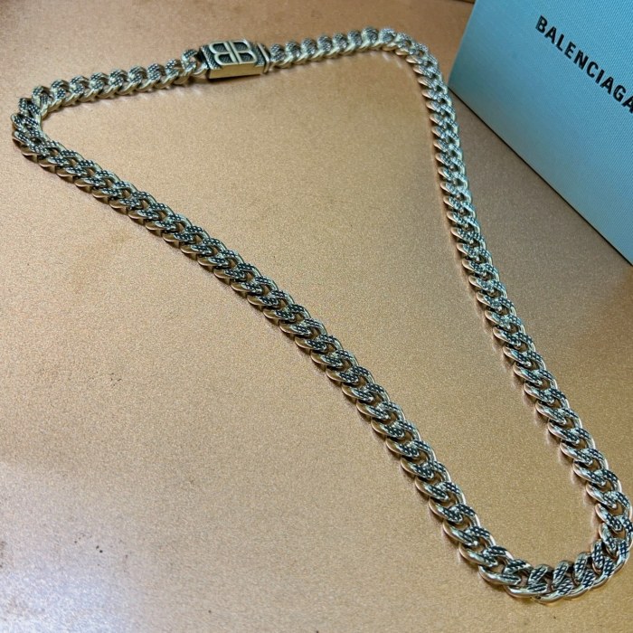 大人気 バレンシアガ 激安通販  Balenciagaの ネックレス